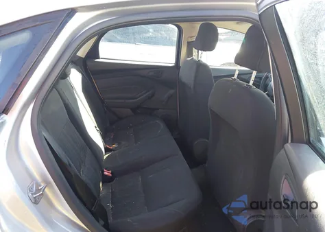 2016 Ford Focus S z USA, uszkodzony, nr VIN 1FADP3E28GL385931